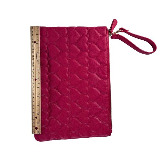 Betsey Johnson Red Quilted Faux Leather Heart Pattern Wristlet Clutch Bag ipad - Picture 5 of 10